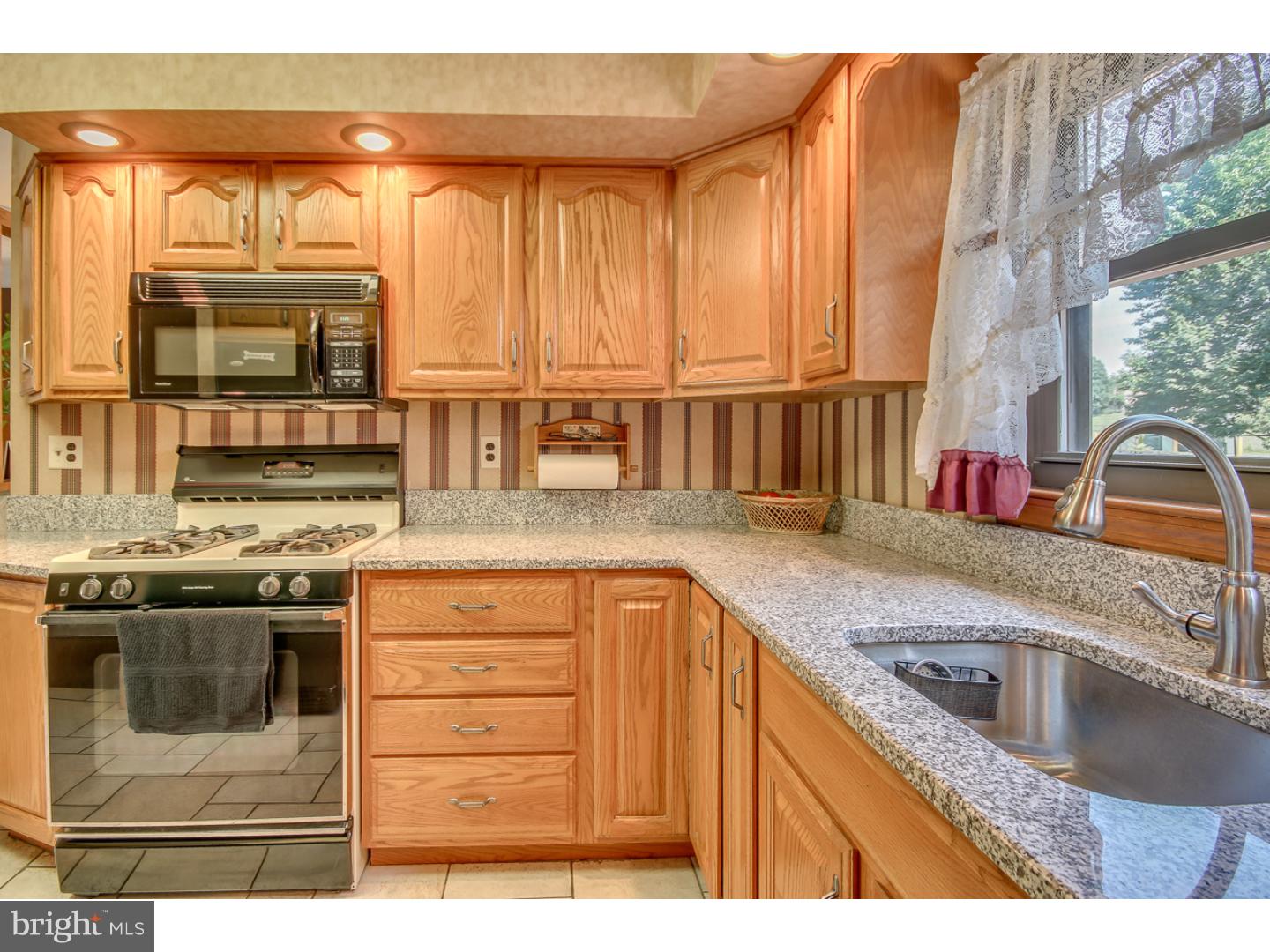 497 Byron Road Warminster, PA 18974 - Photo 8 of 25 Kitchen