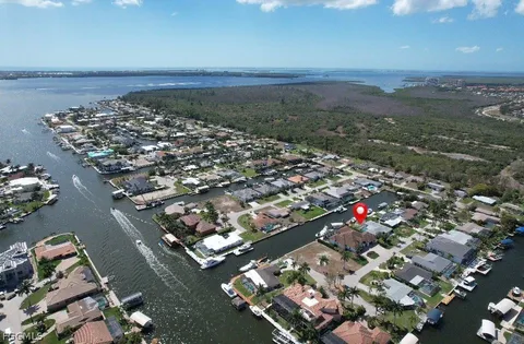 $690,000 | 124 Southwest 56th Terrace, Cape Coral, FL 33914