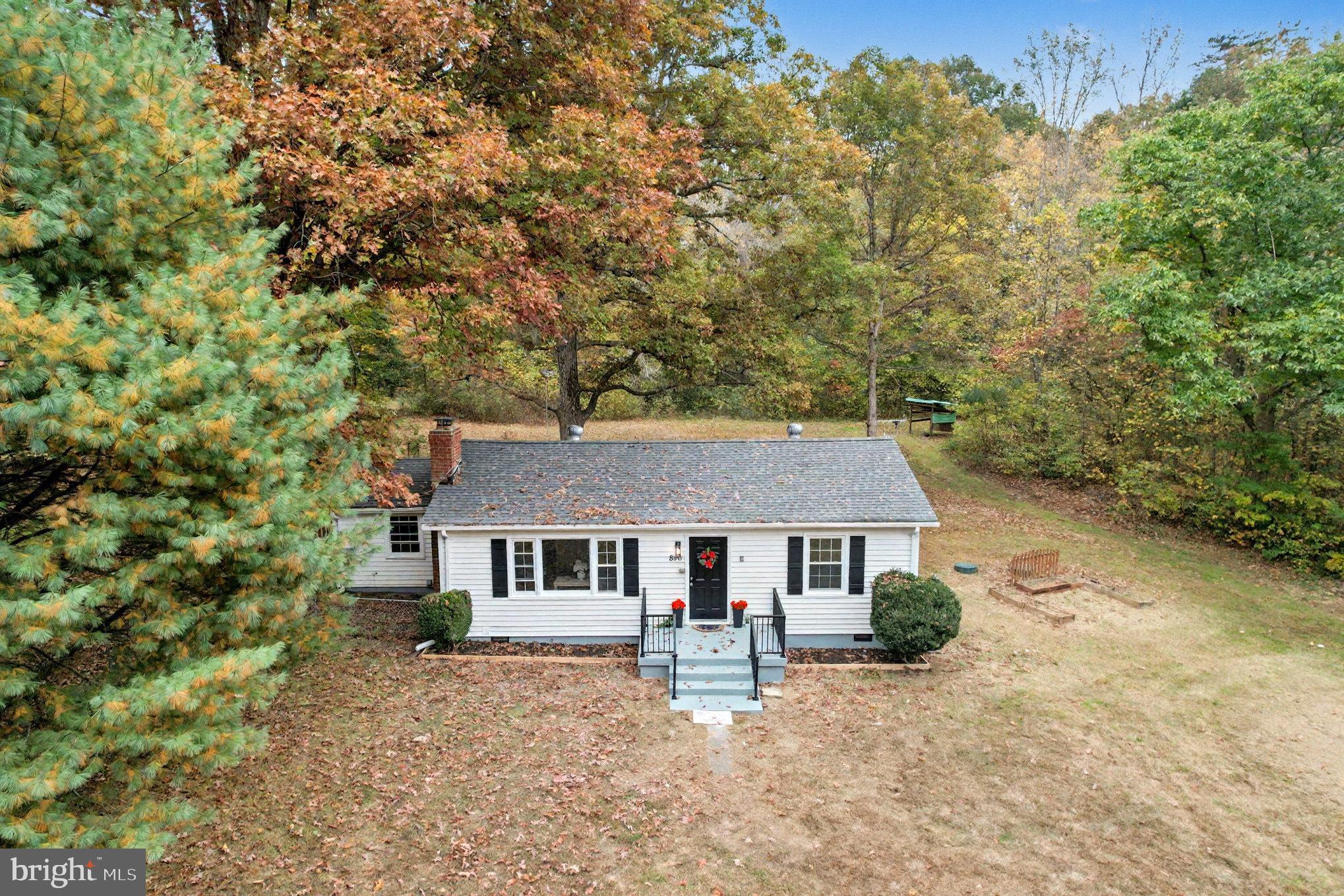 846 Borden Road Bumpass, VA 23024 - Photo 2 of 32 front view of a house with yard
