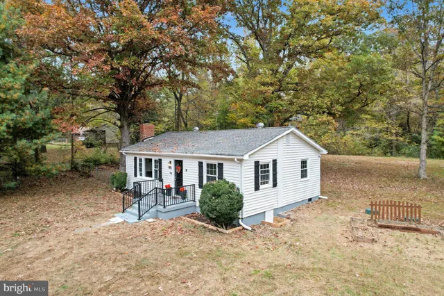 a view of outdoor space yard and front view of a house