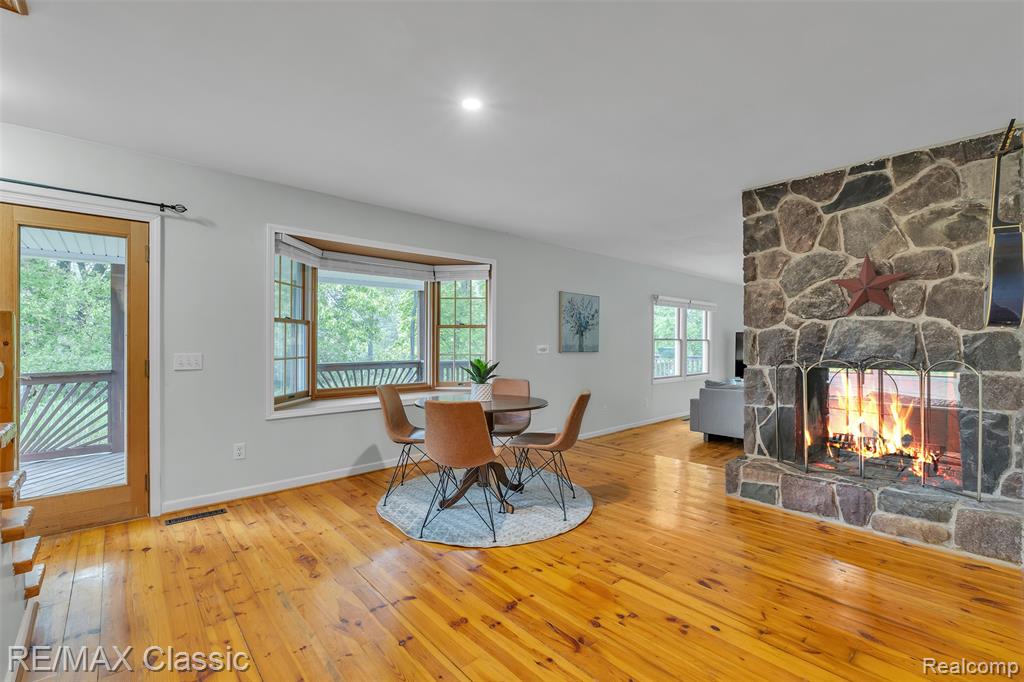 917 Middle Road Highland, MI 48357 - Photo 24 of 97