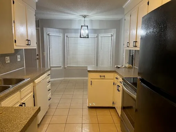 $2,500 | 1934 Ivy Hall Road, Charleston, SC 29407