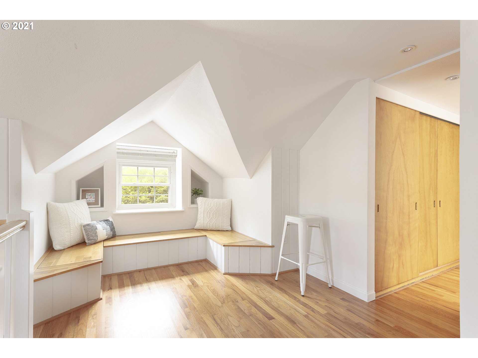 10475 Northwest Cornell Road Portland, OR 97229 - Photo 15 of 32 Gallery Image 15