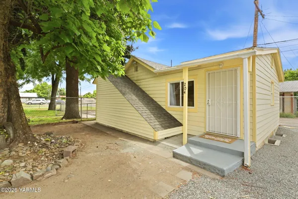 $180,000 | 204 North 9th Street, Yakima, WA 98901