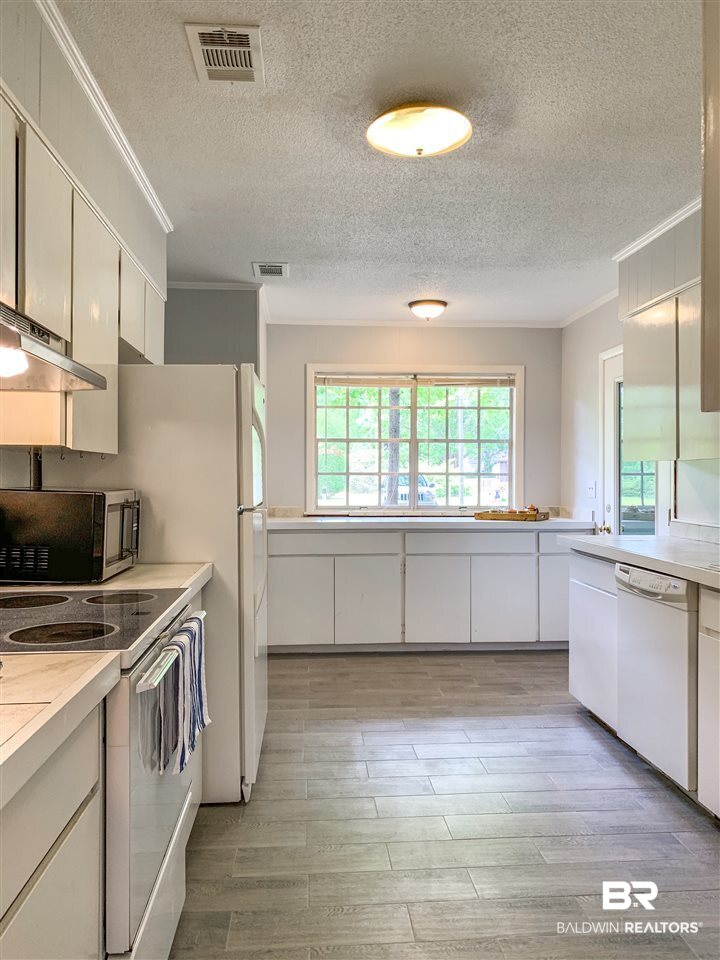 408 West Berry Avenue Foley, AL 36535 - Photo 6 of 35