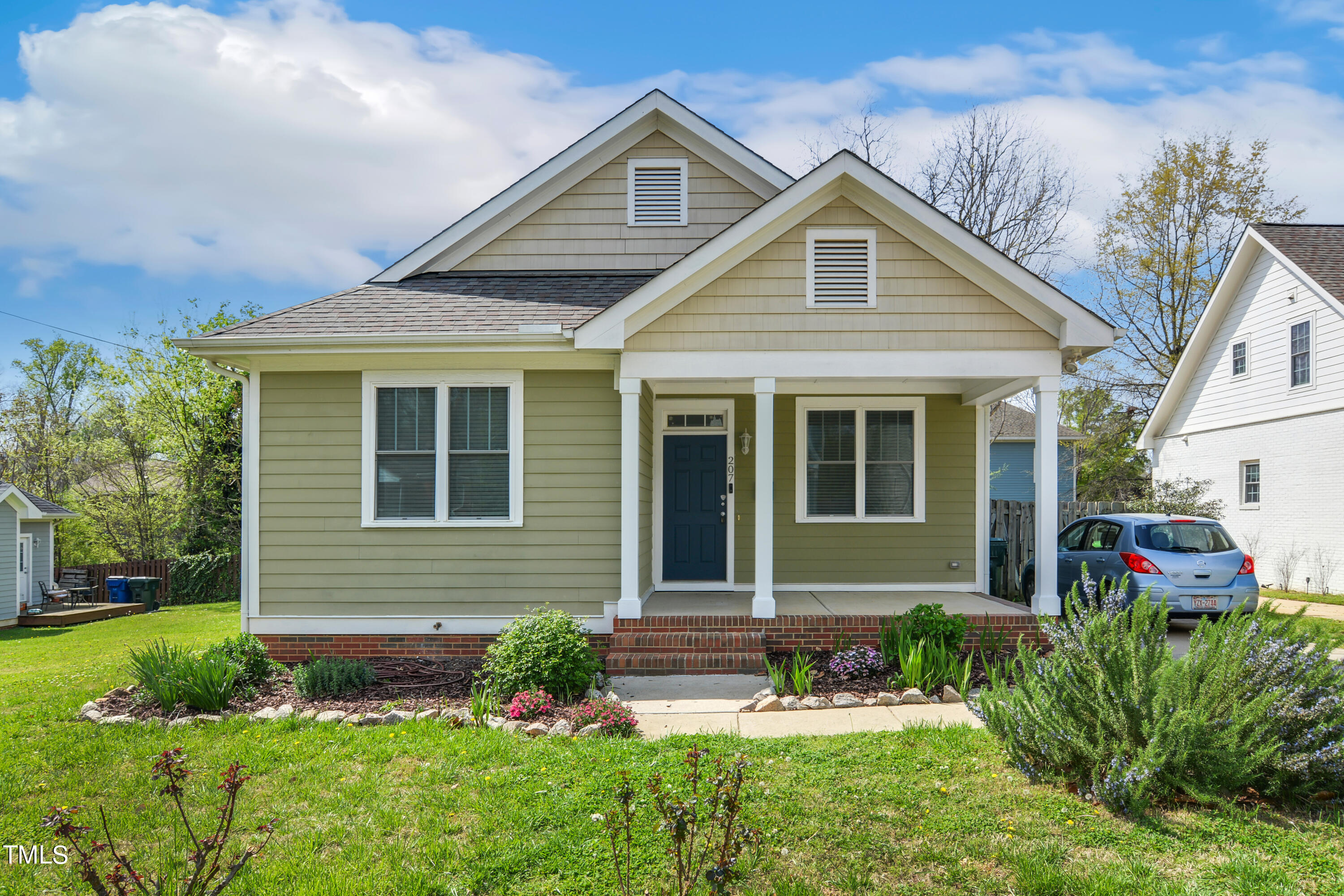 207 Idlewild Avenue Raleigh, NC 27601 - Photo 1 of 14 a front view of a house with garden