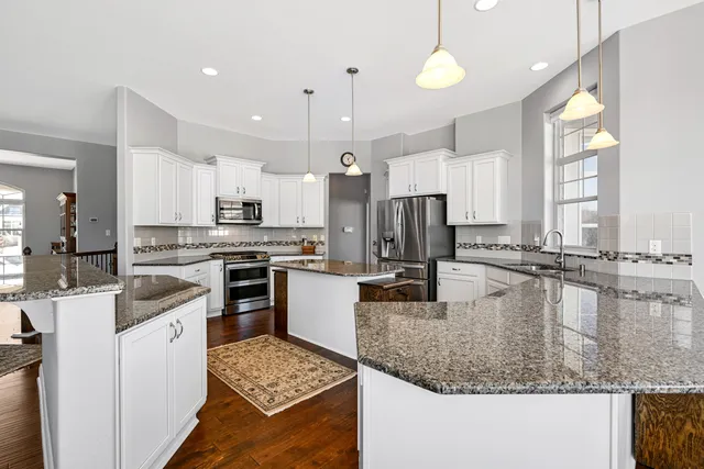 $800,000 | 1524 Mohican Trail, Waukesha, WI 53189