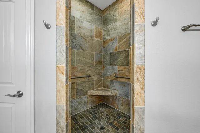 $800,000 | 1524 Mohican Trail, Waukesha, WI 53189