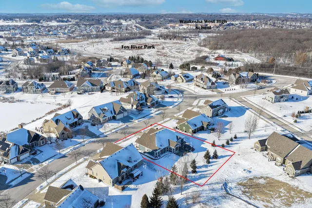 $800,000 | 1524 Mohican Trail, Waukesha, WI 53189