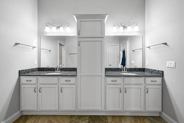 $800,000 | 1524 Mohican Trail, Waukesha, WI 53189