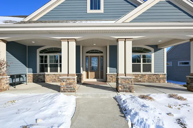 $800,000 | 1524 Mohican Trail, Waukesha, WI 53189