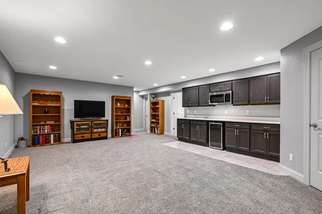 $800,000 | 1524 Mohican Trail, Waukesha, WI 53189