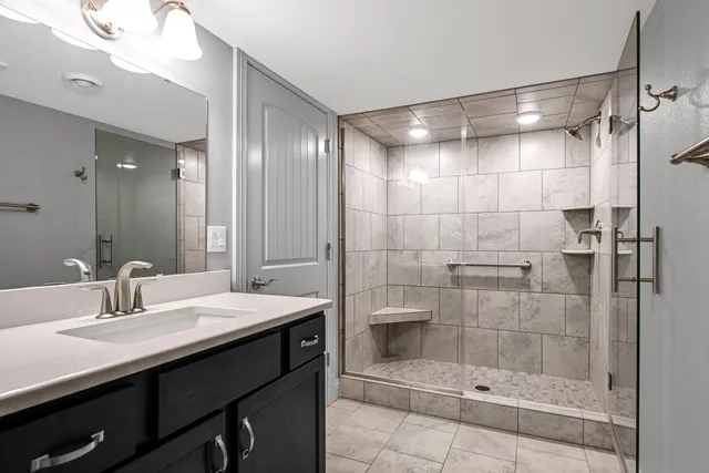 $800,000 | 1524 Mohican Trail, Waukesha, WI 53189