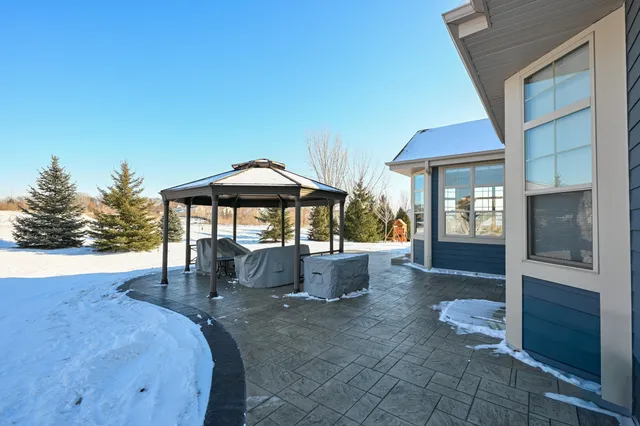 $800,000 | 1524 Mohican Trail, Waukesha, WI 53189