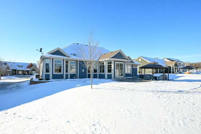 $800,000 | 1524 Mohican Trail, Waukesha, WI 53189