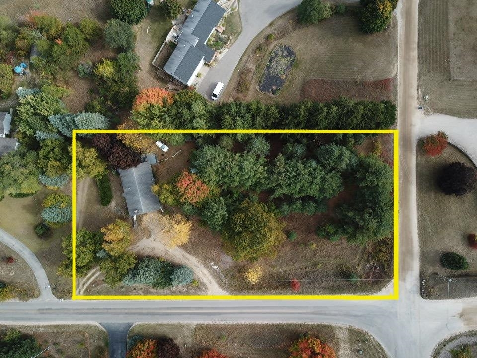 1068 Carlisle Road Traverse City, MI 49696 - Photo 28 of 30 1928103-82981422-f5d5-4404-ad55-9029372ff812.JPG