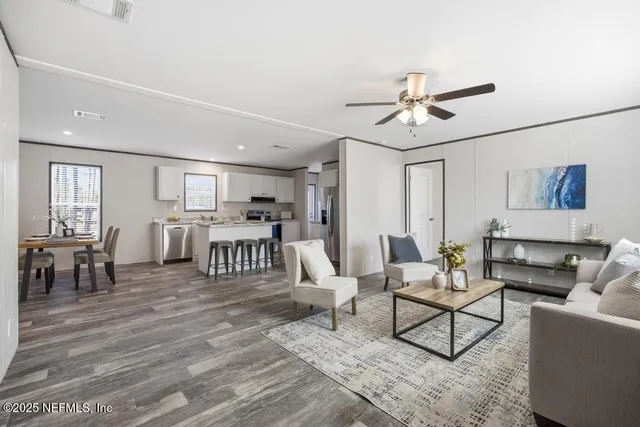 $239,750 | 156 Wallace Street, Interlachen, FL 32148