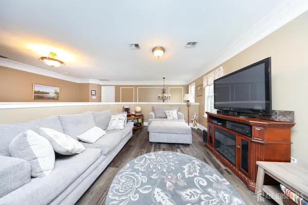 $1,100,000 | 8 Clearbrook Court, Howell, NJ 07731