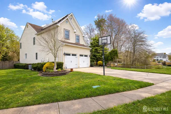 $1,100,000 | 8 Clearbrook Court, Howell, NJ 07731