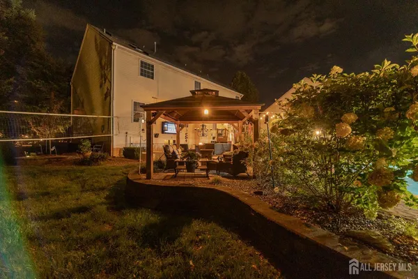 $1,100,000 | 8 Clearbrook Court, Howell, NJ 07731