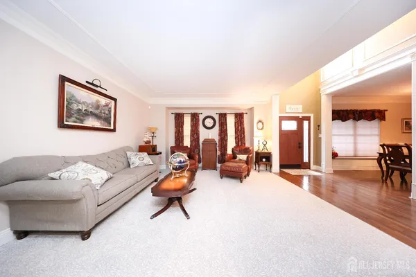 $1,100,000 | 8 Clearbrook Court, Howell, NJ 07731