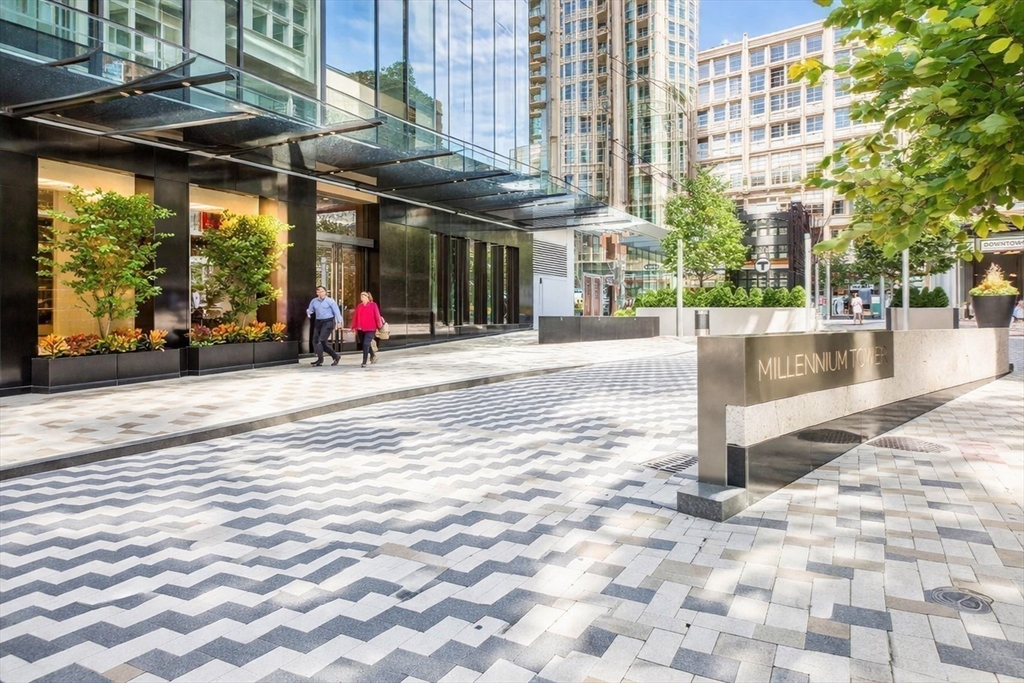 1 Franklin Street, Unit 1714 Boston, MA 02110 - Photo 3 of 10 a view of a building with sitting area