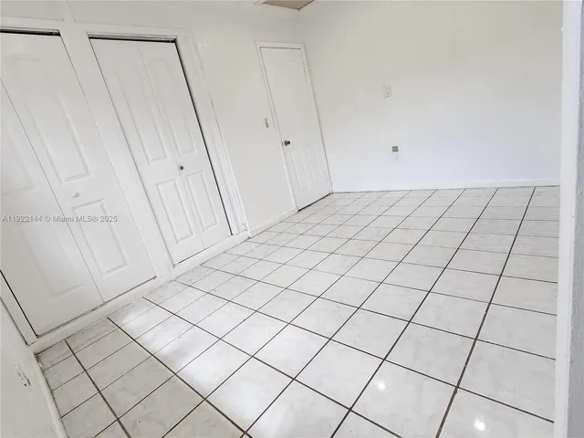 a view of a utility room