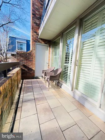 $749,900 | 1661 South Hayes Street, Unit 2, Arlington, VA 22202