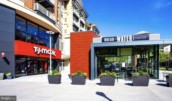 $749,900 | 1661 South Hayes Street, Unit 2, Arlington, VA 22202