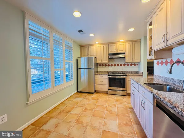 $749,900 | 1661 South Hayes Street, Unit 2, Arlington, VA 22202