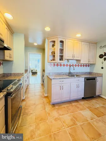 $749,900 | 1661 South Hayes Street, Unit 2, Arlington, VA 22202