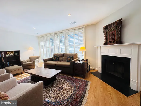 $749,900 | 1661 South Hayes Street, Unit 2, Arlington, VA 22202