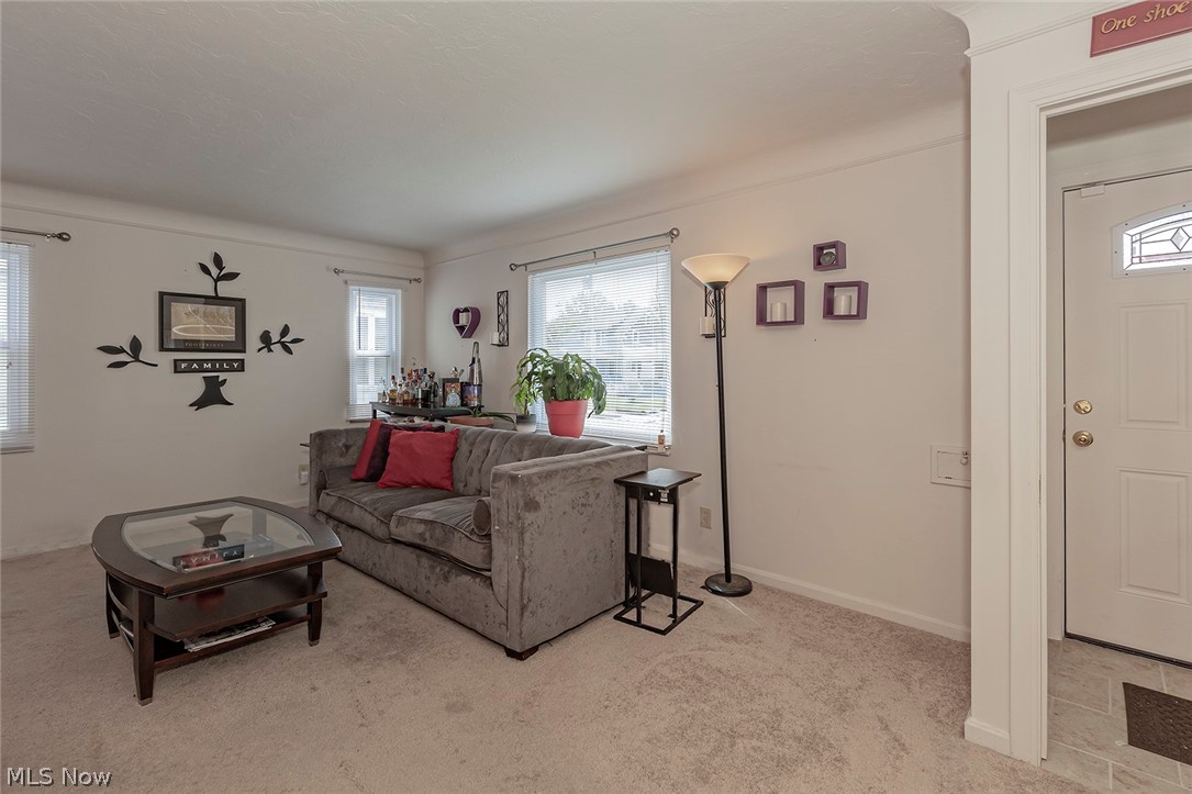 18019 Windward Road Cleveland, OH 44119 - Photo 6 of 35 Gallery Image 6