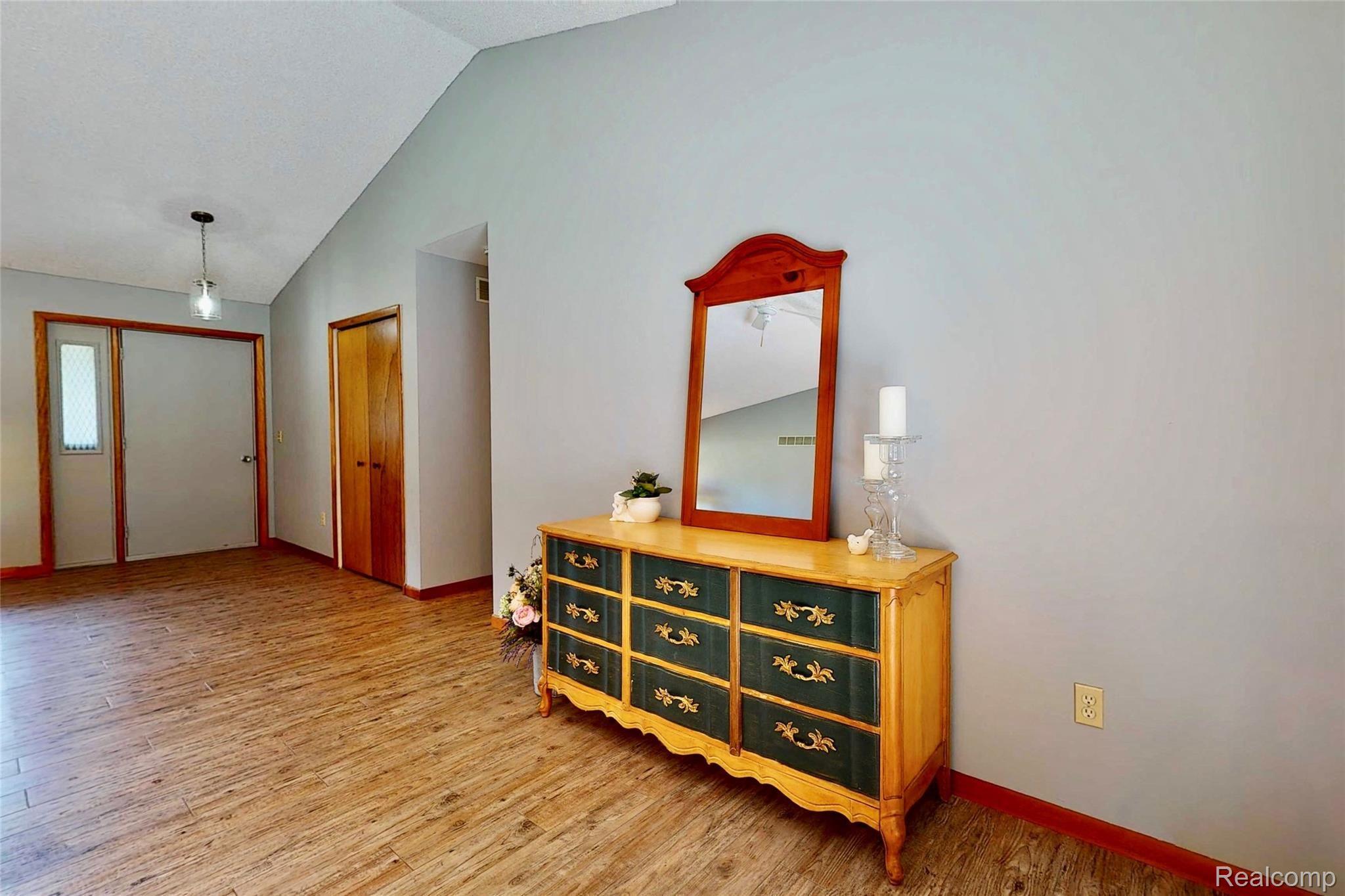 4280 East Coldwater Road Flint, MI 48506 - Photo 11 of 72 7988E566-F65A-4FAD-9351-72B9A37CE1F3_1_201_a.jpeg