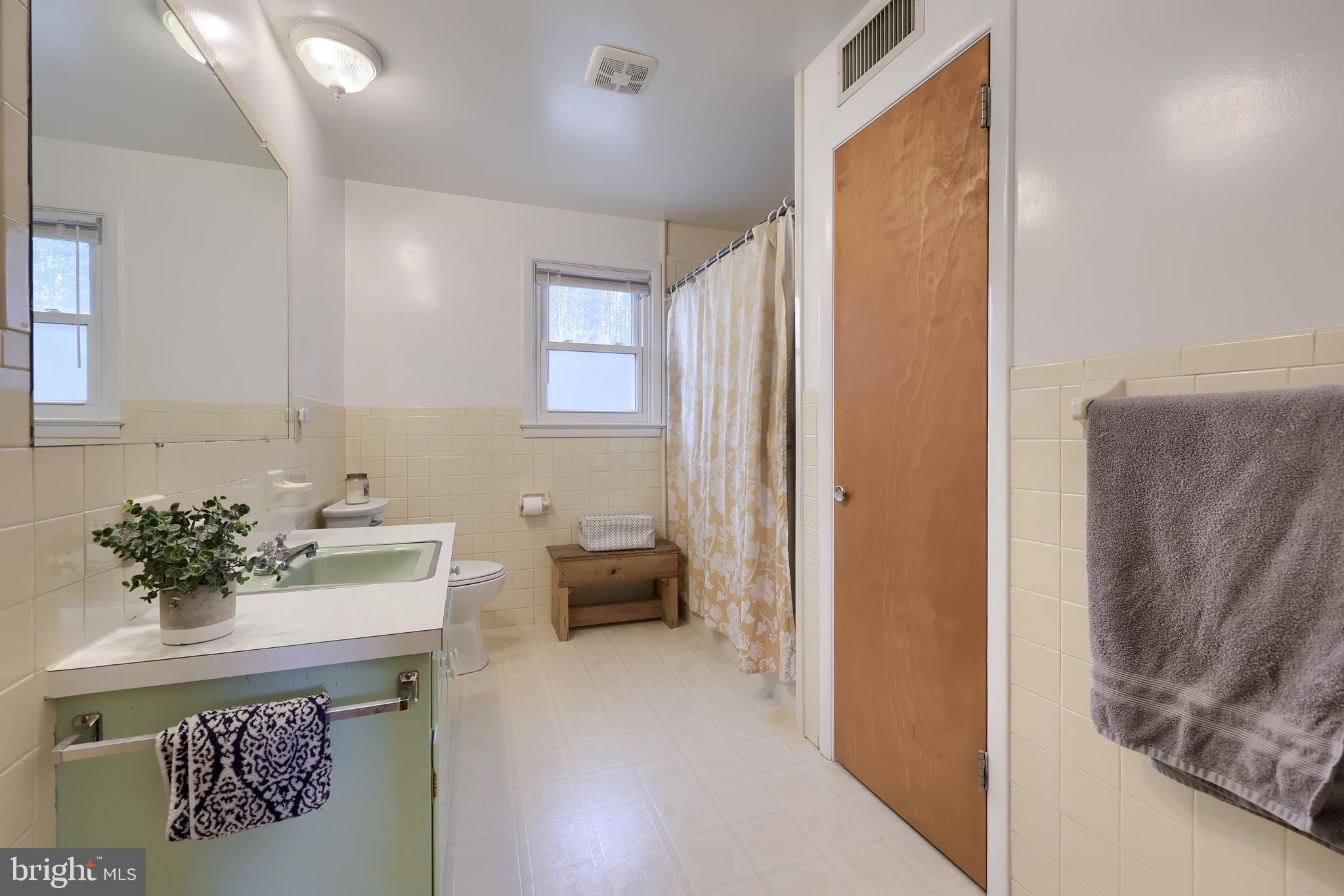 104 Shirktown Road Narvon, PA 17555 - Photo 27 of 50 Full bathroom #1