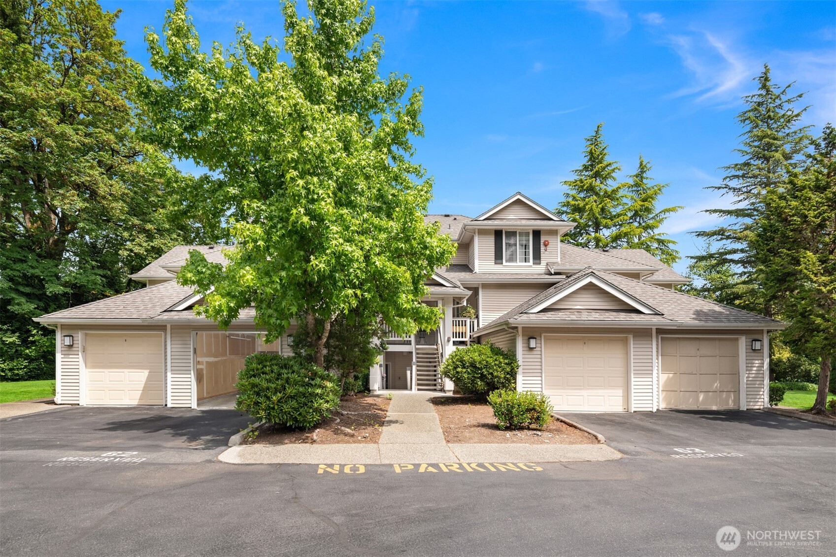 12113 Northeast 172nd Place, Unit J202 Bothell, WA 98011 - Photo 32 of 34