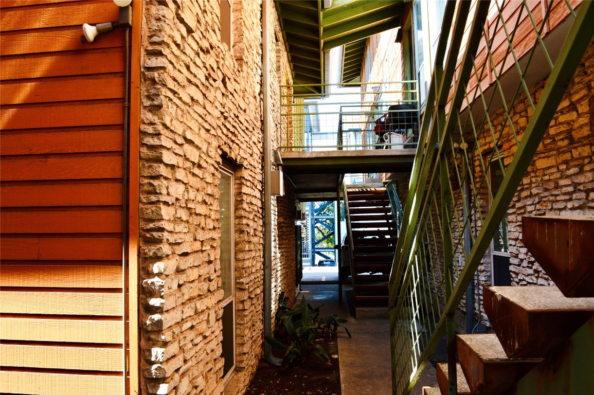 2800 Cole Street, Unit 202C Austin, TX 78705 - Photo 15 of 16 a view of a pathway of a house