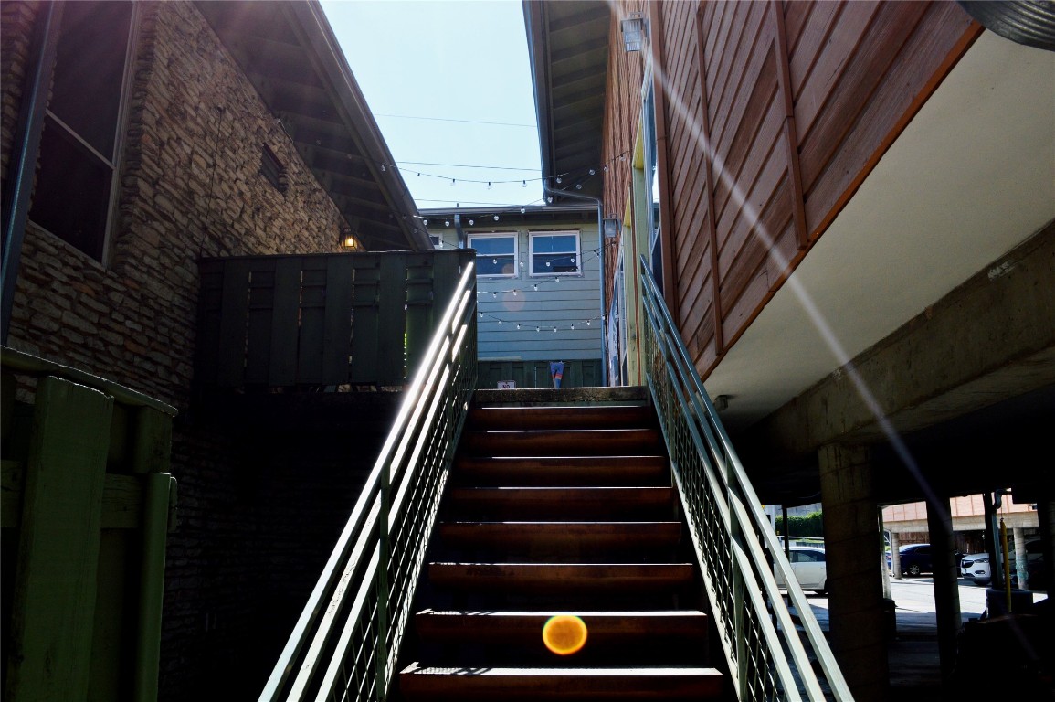 2800 Cole Street, Unit 202C Austin, TX 78705 - Photo 3 of 16 a view of entryway
