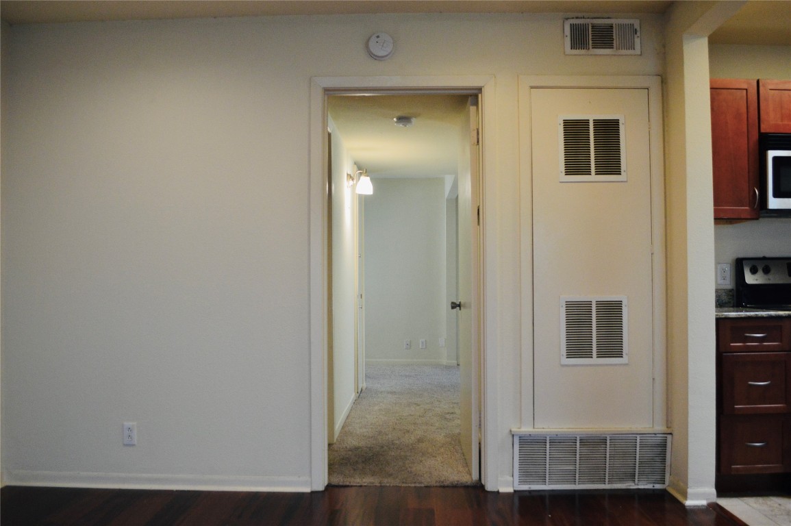 2800 Cole Street, Unit 202C Austin, TX 78705 - Photo 9 of 16 a view of elevator