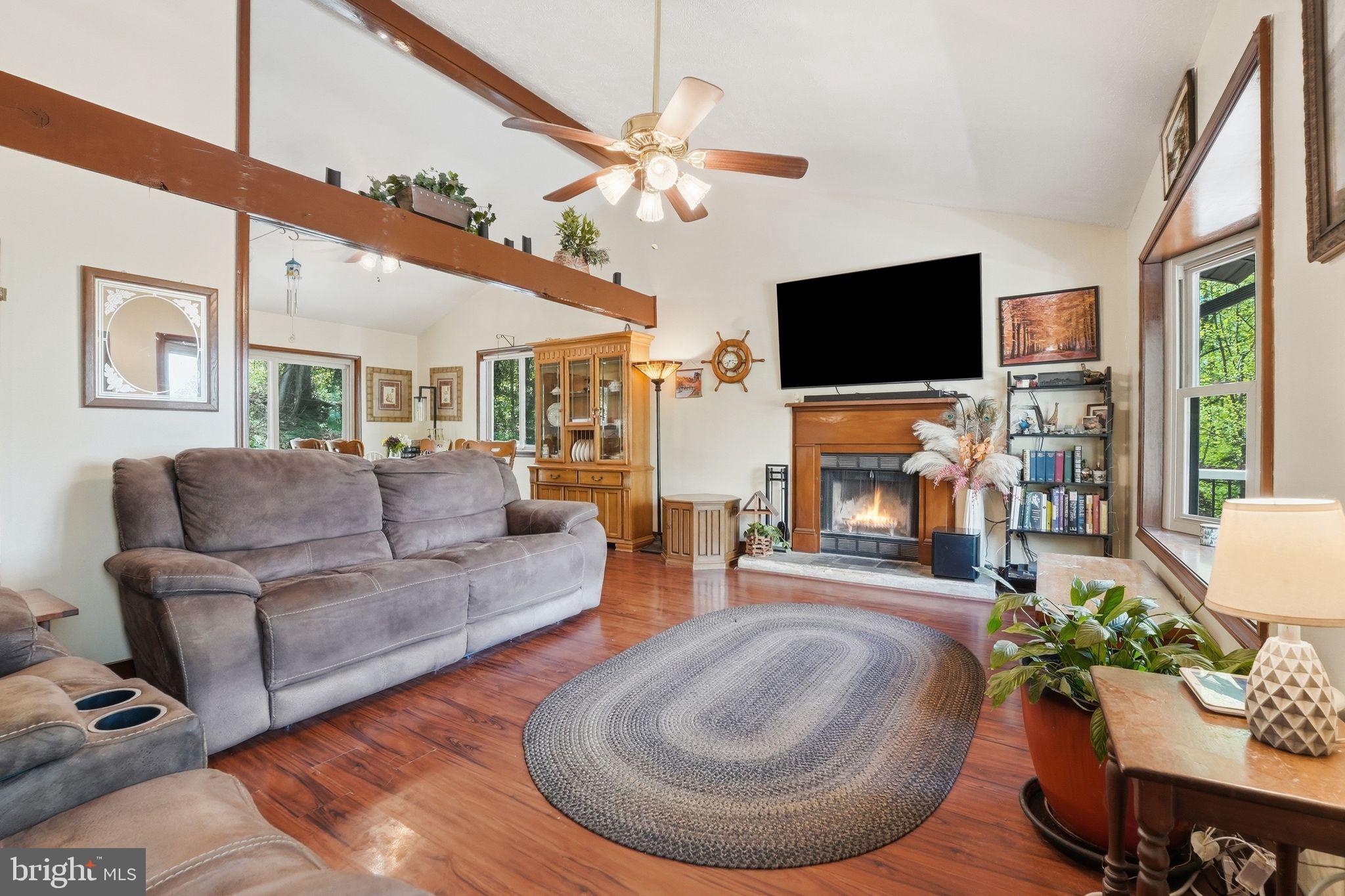 648 Creek Road Front Royal, VA 22630 - Photo 14 of 72 Living Room