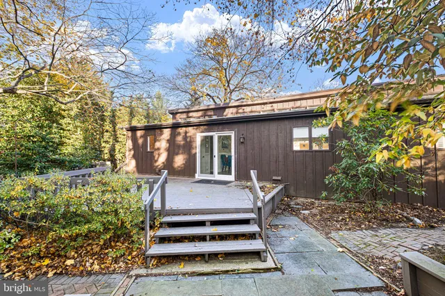 a view of a house with a tree
