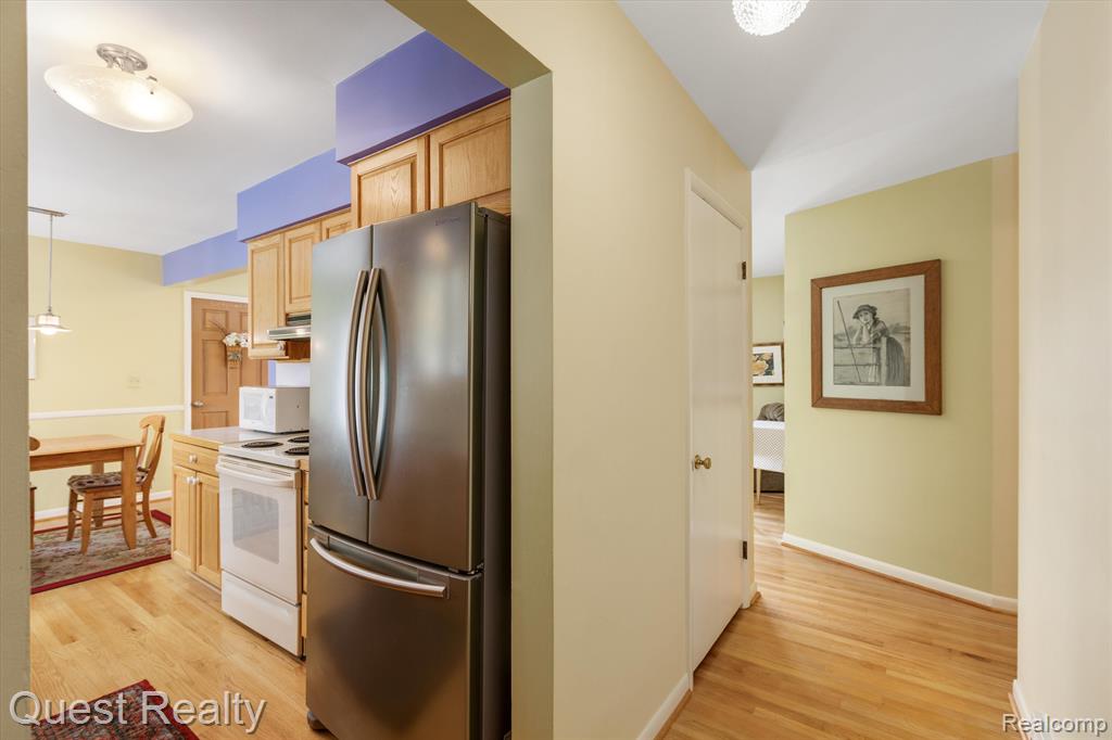 1401 Sycamore Drive Rochester Hills, MI 48307 - Photo 7 of 45