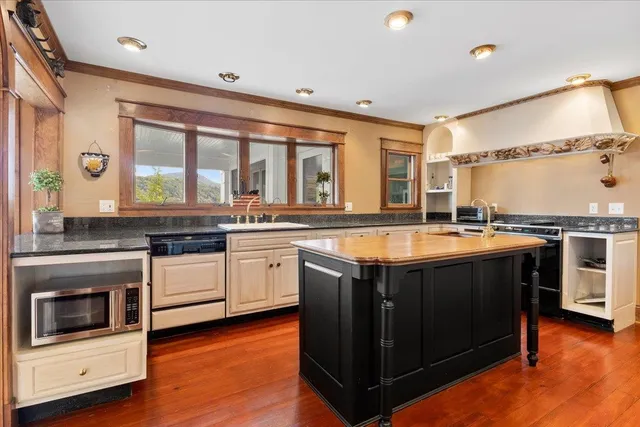 $2,225,000 | 1926 West Lake Road, Wells, VT 05774