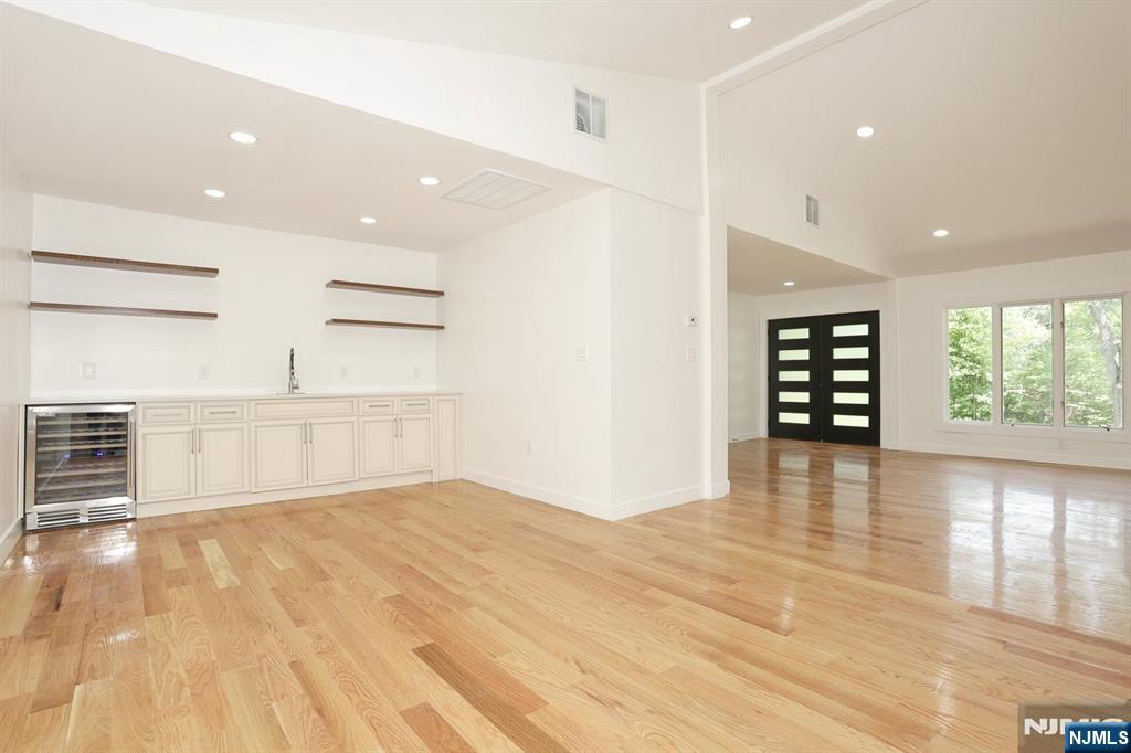 51 Mill Rd Extension Woodcliff Lake, NJ 07677 - Photo 7 of 50