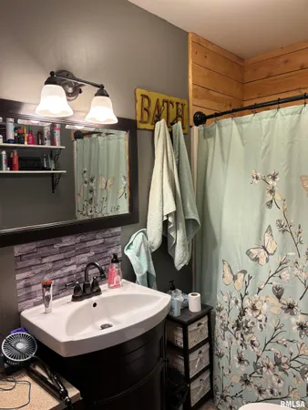 $139,900 | 126 East Randolph Street, Roodhouse, IL 62082