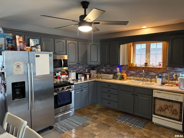 $139,900 | 126 East Randolph Street, Roodhouse, IL 62082