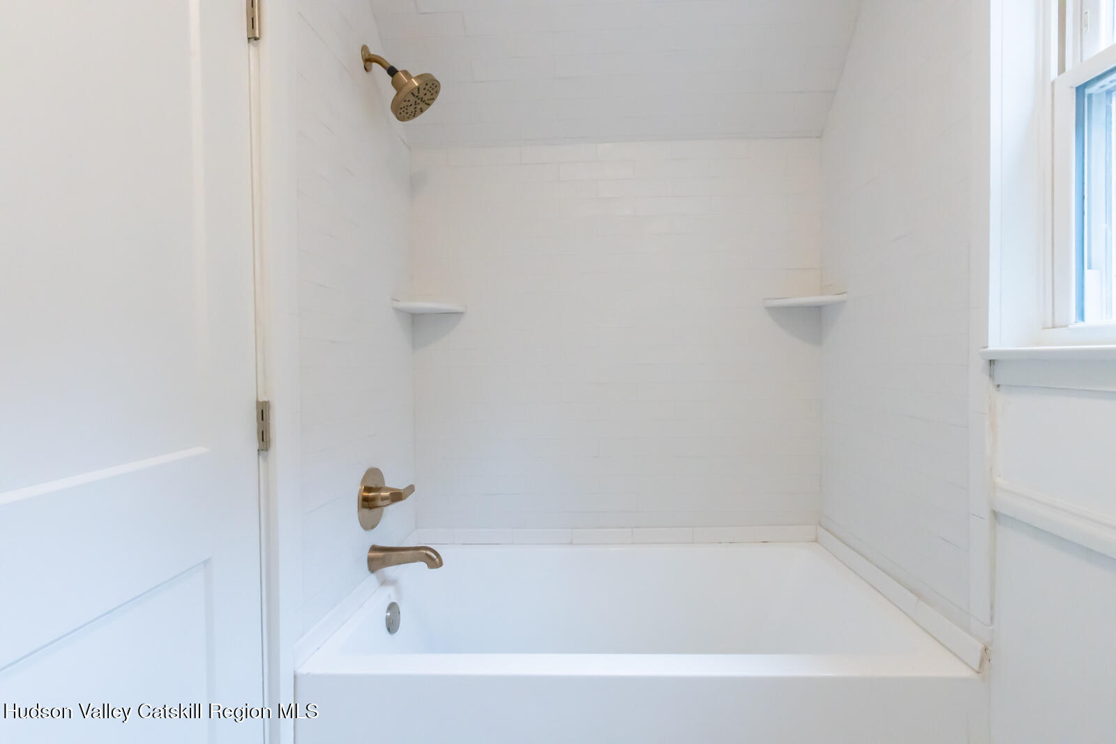 148 Esopus Creek Road Saugerties, NY 12477 - Photo 7 of 19 a bathroom with a bathtub