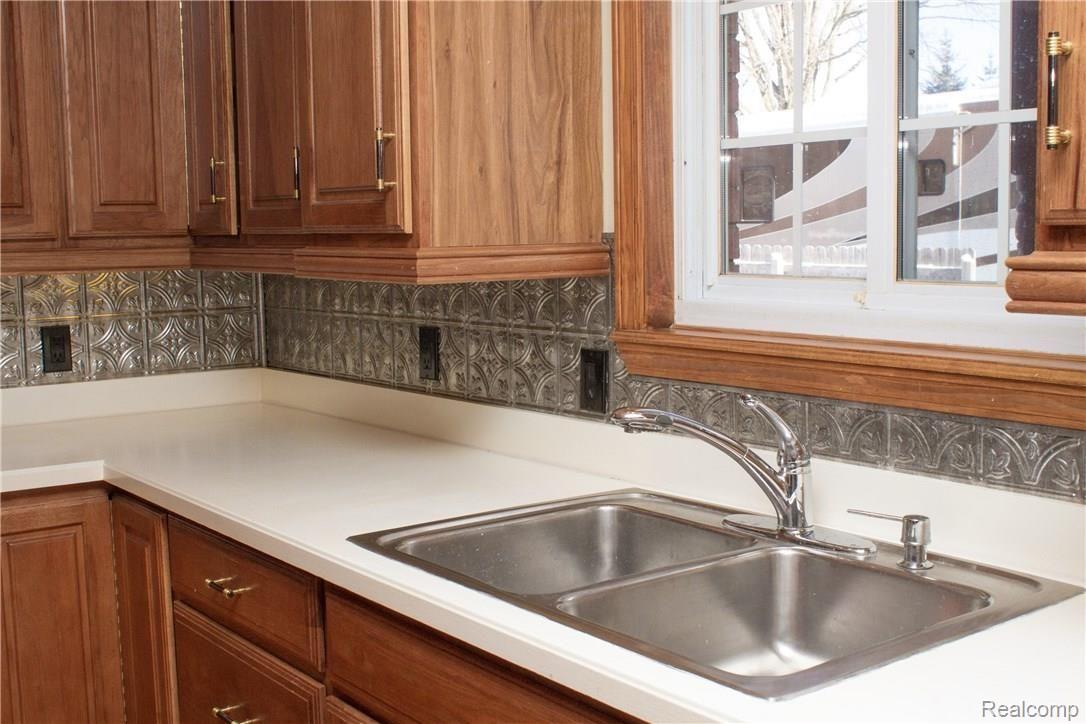 5501 Corunna Road Flint, MI 48532 - Photo 43 of 78 Kitchen16.jpg