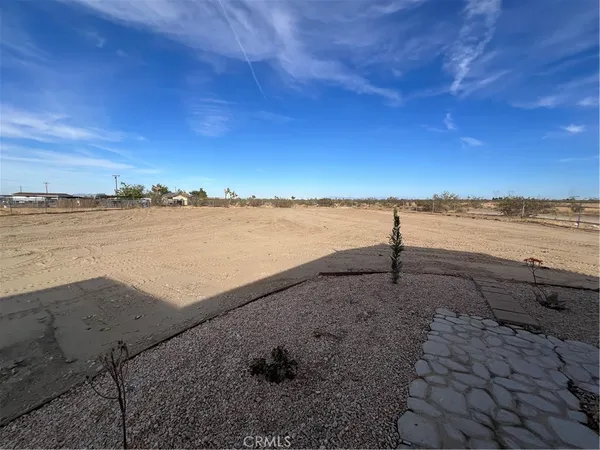 a view of a backyard with pathway