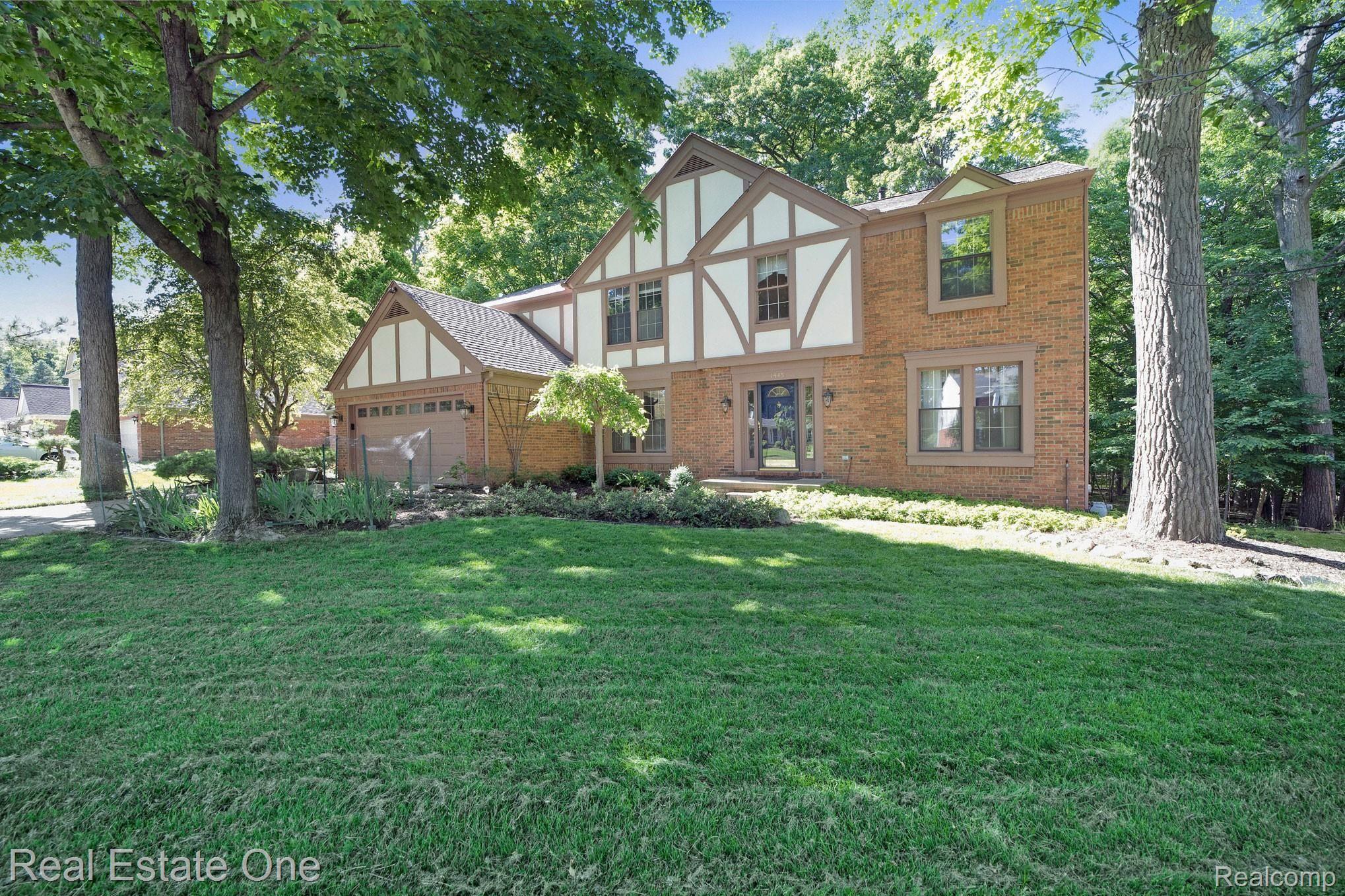 1445 Sandy Ridge Drive Rochester, MI 48306 - Photo 3 of 26 017A3304.jpg